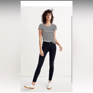 Madewell 9” high-rise skinny. 24” waist 28” inseam. In like new condition.